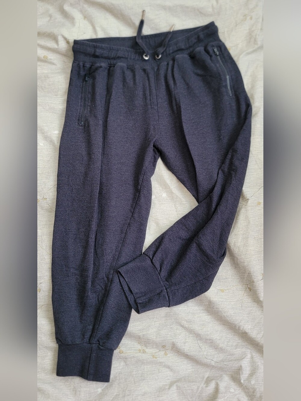 Women's Charcoal Gray Cropped Capri Jogger Sweatpants with Zipper Pockets M